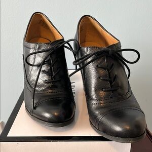 Nine West Black lace-up heels. Size 8